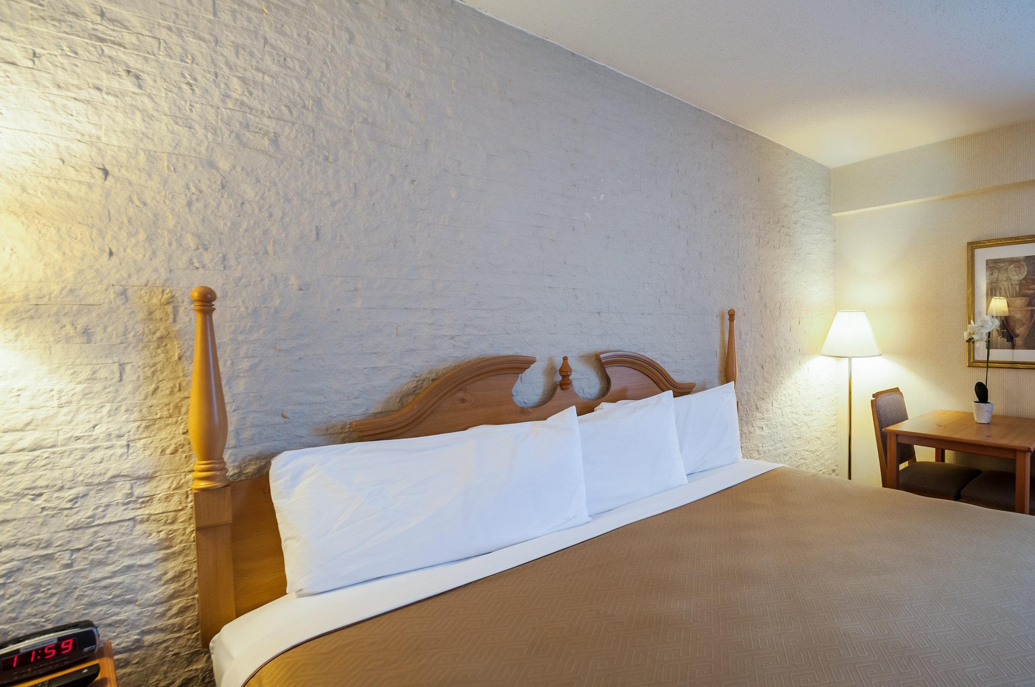 Econo Lodge Metro Arlington Buitenkant foto