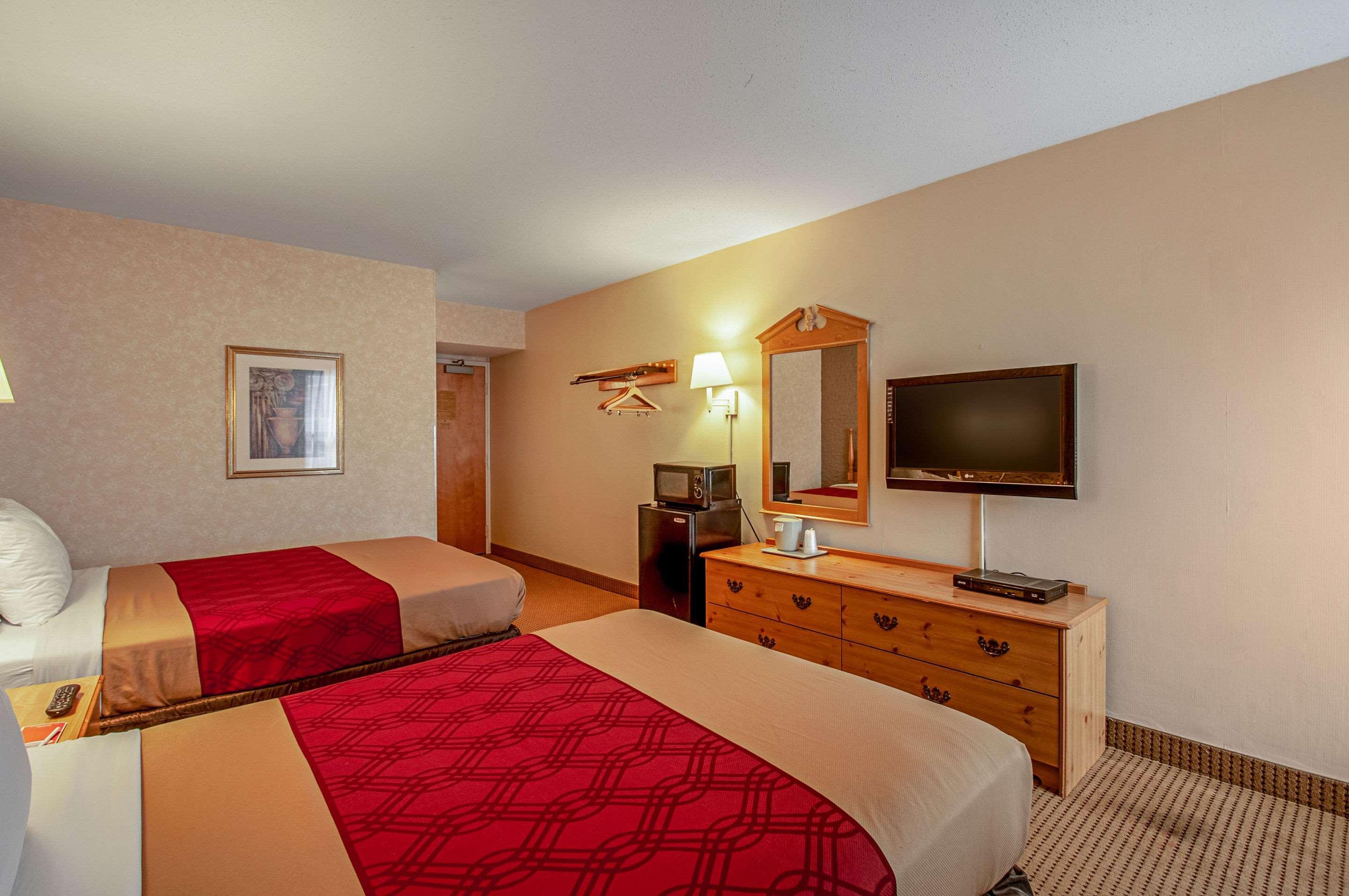 Econo Lodge Metro Arlington Buitenkant foto