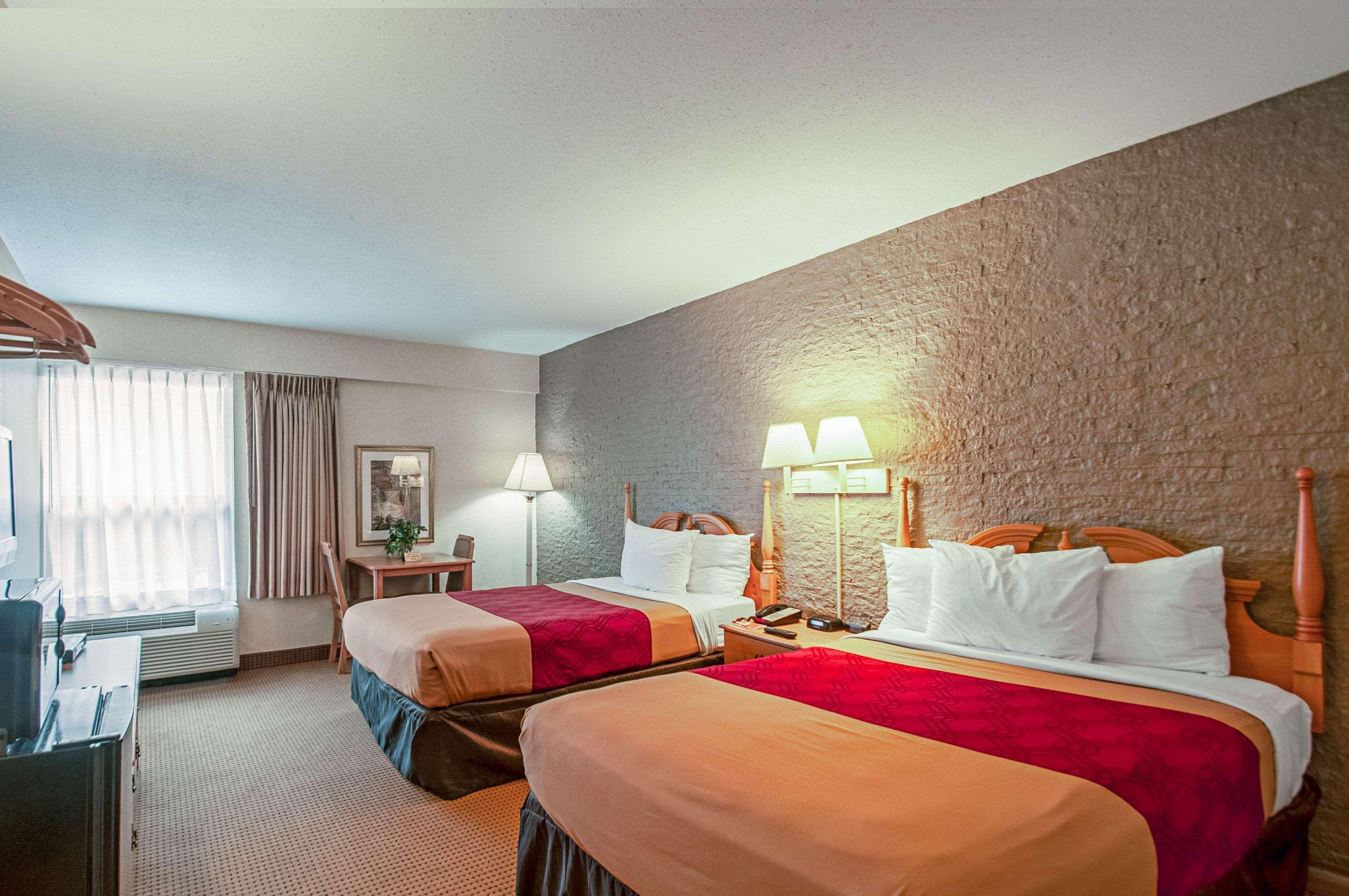 Econo Lodge Metro Arlington Buitenkant foto