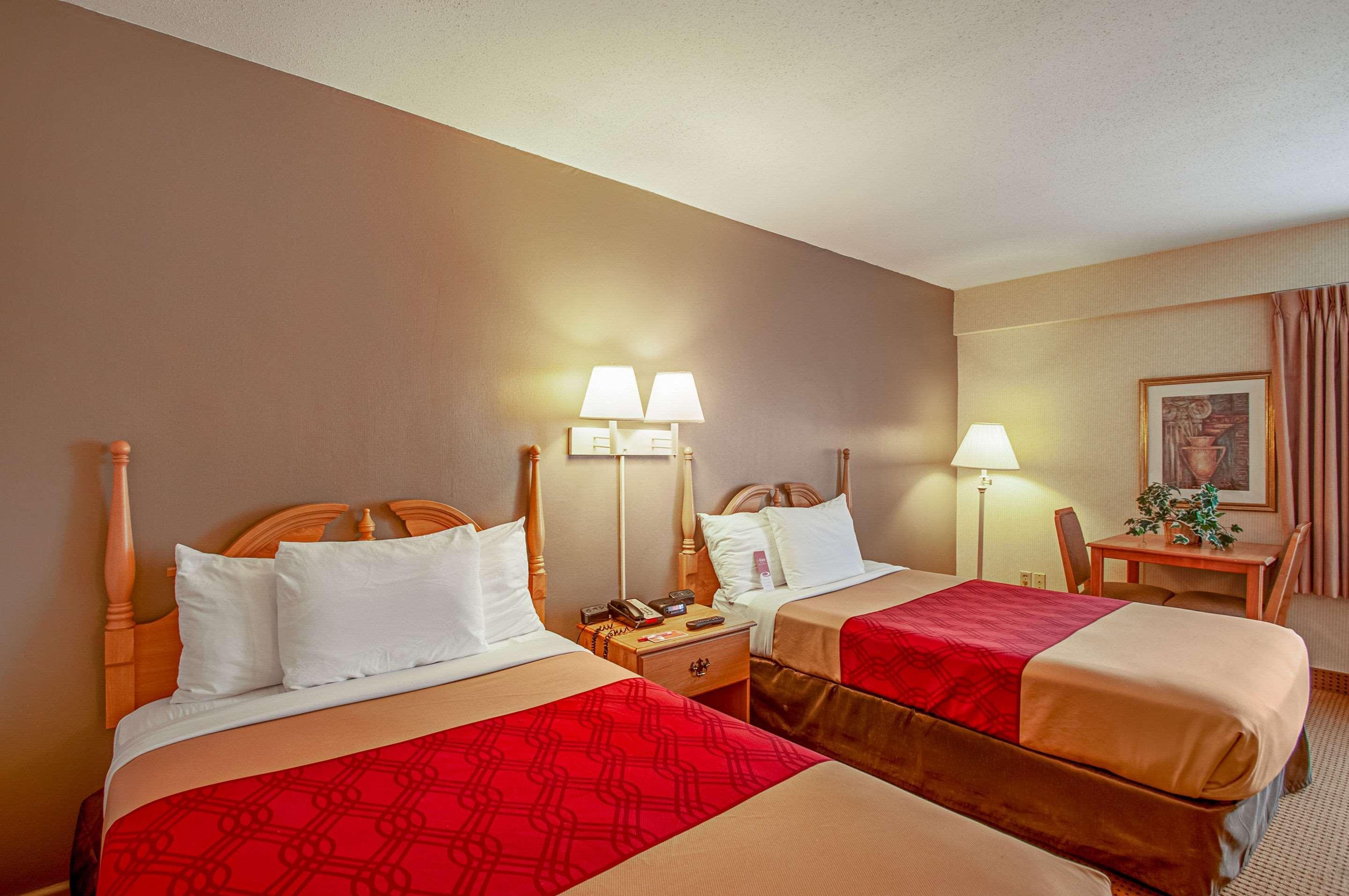Econo Lodge Metro Arlington Buitenkant foto