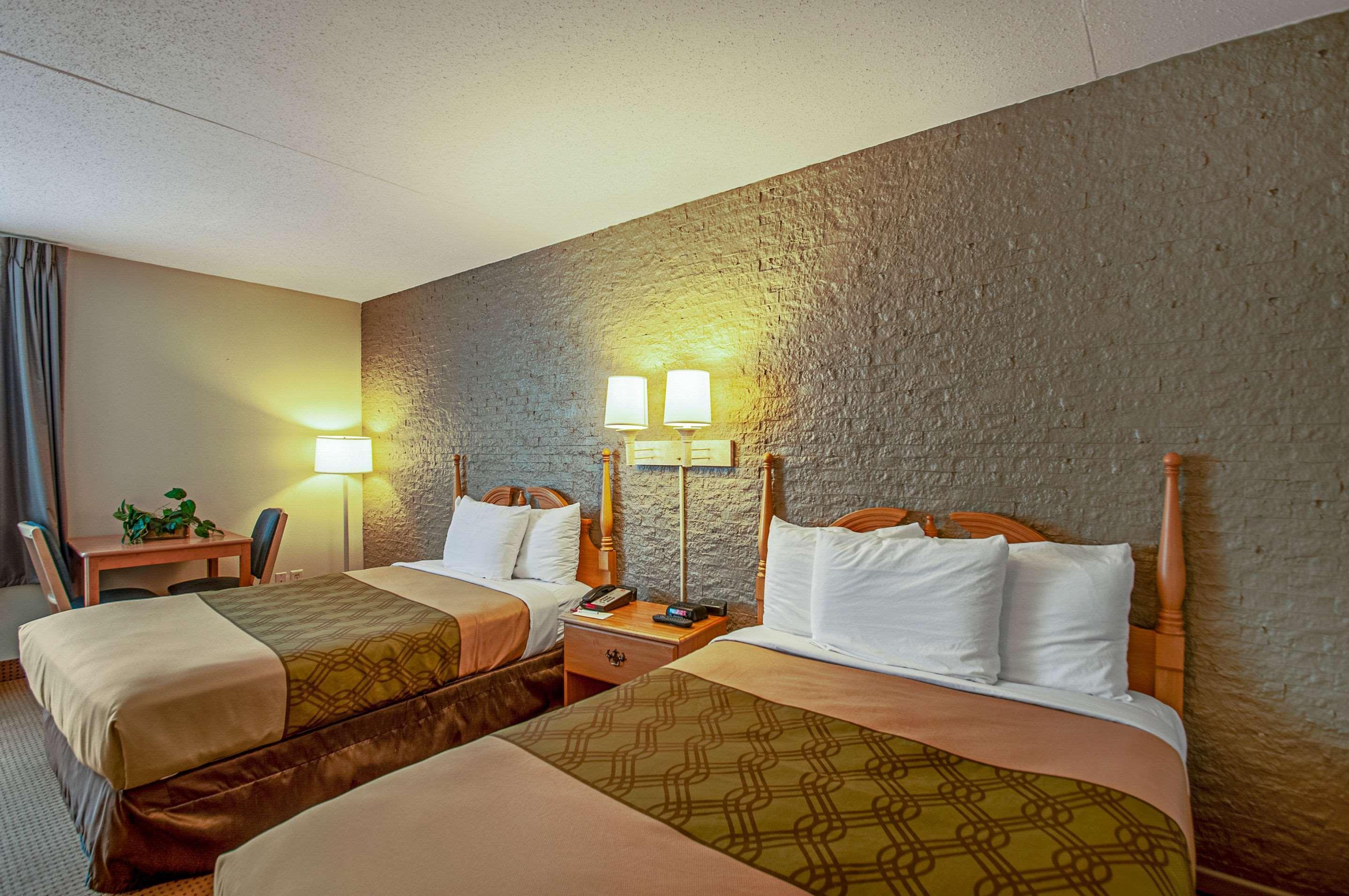 Econo Lodge Metro Arlington Buitenkant foto