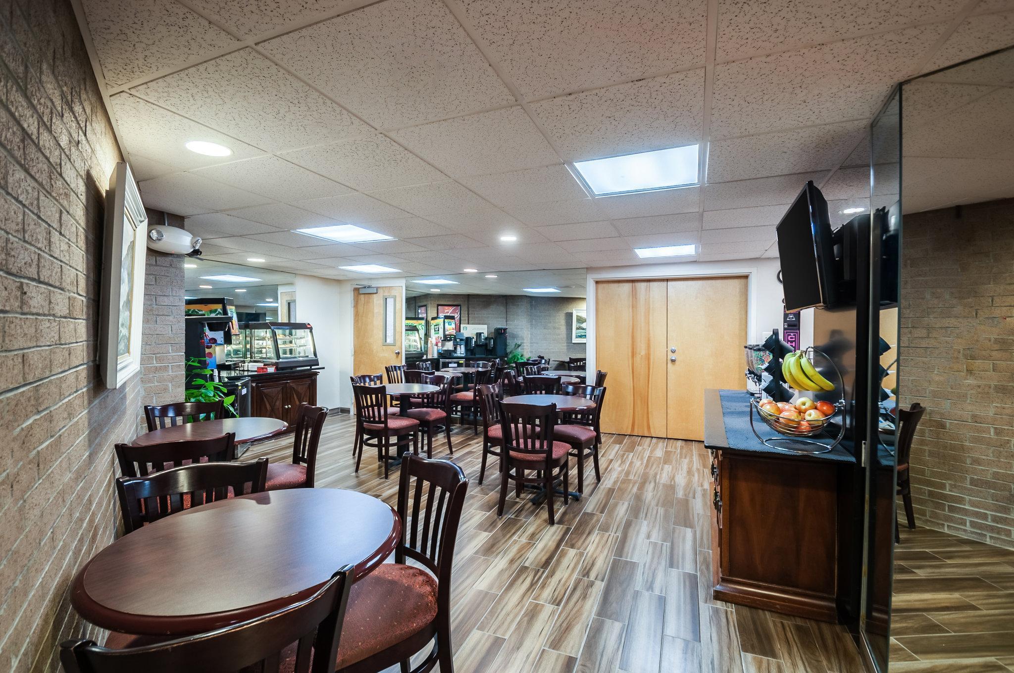 Econo Lodge Metro Arlington Buitenkant foto