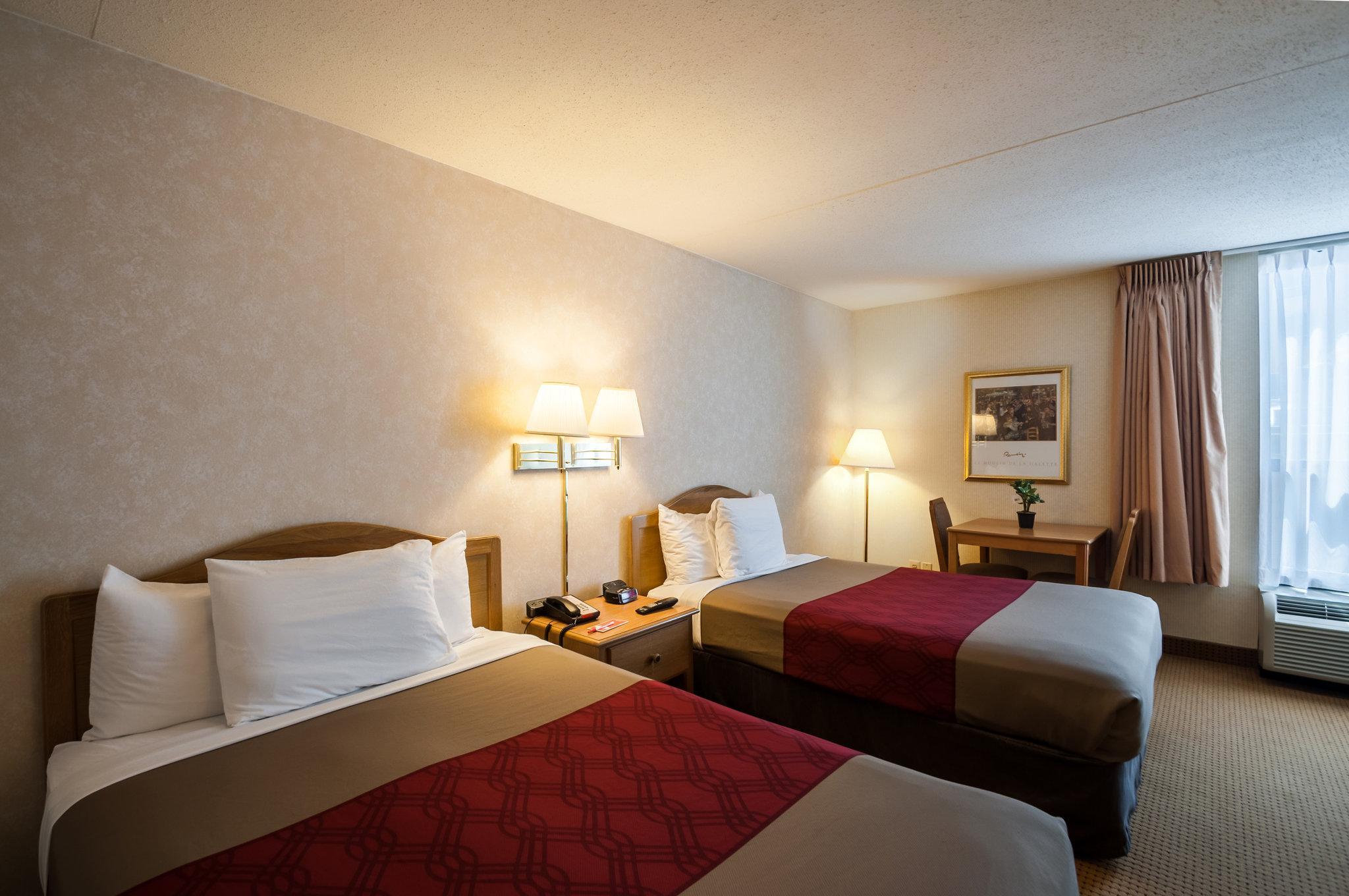 Econo Lodge Metro Arlington Buitenkant foto