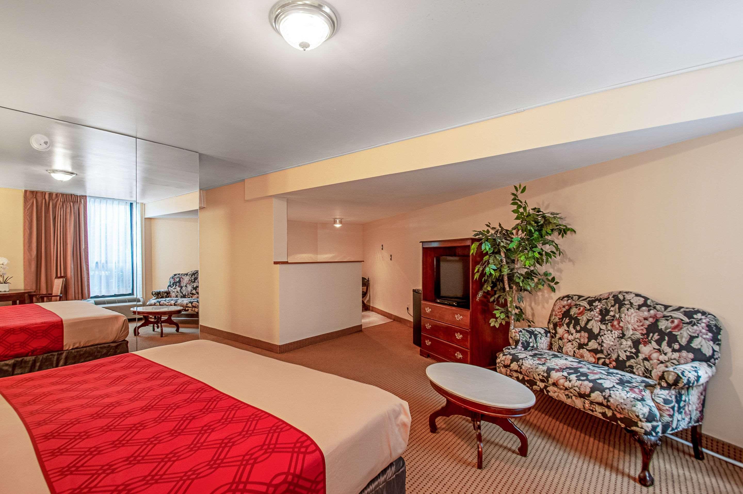 Econo Lodge Metro Arlington Buitenkant foto