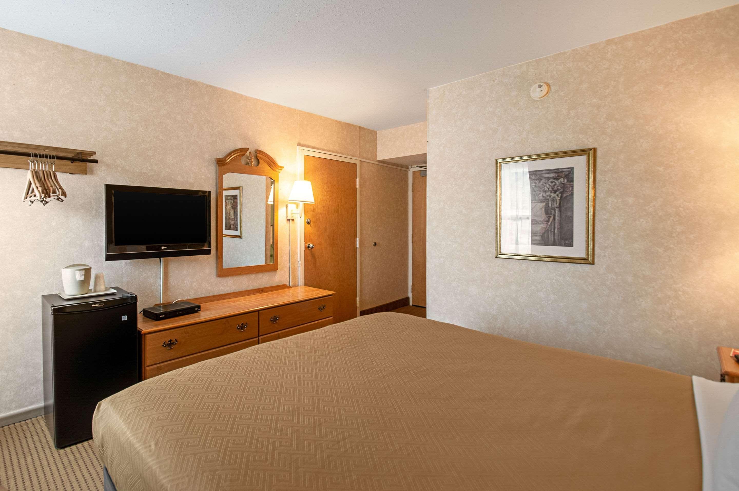 Econo Lodge Metro Arlington Buitenkant foto