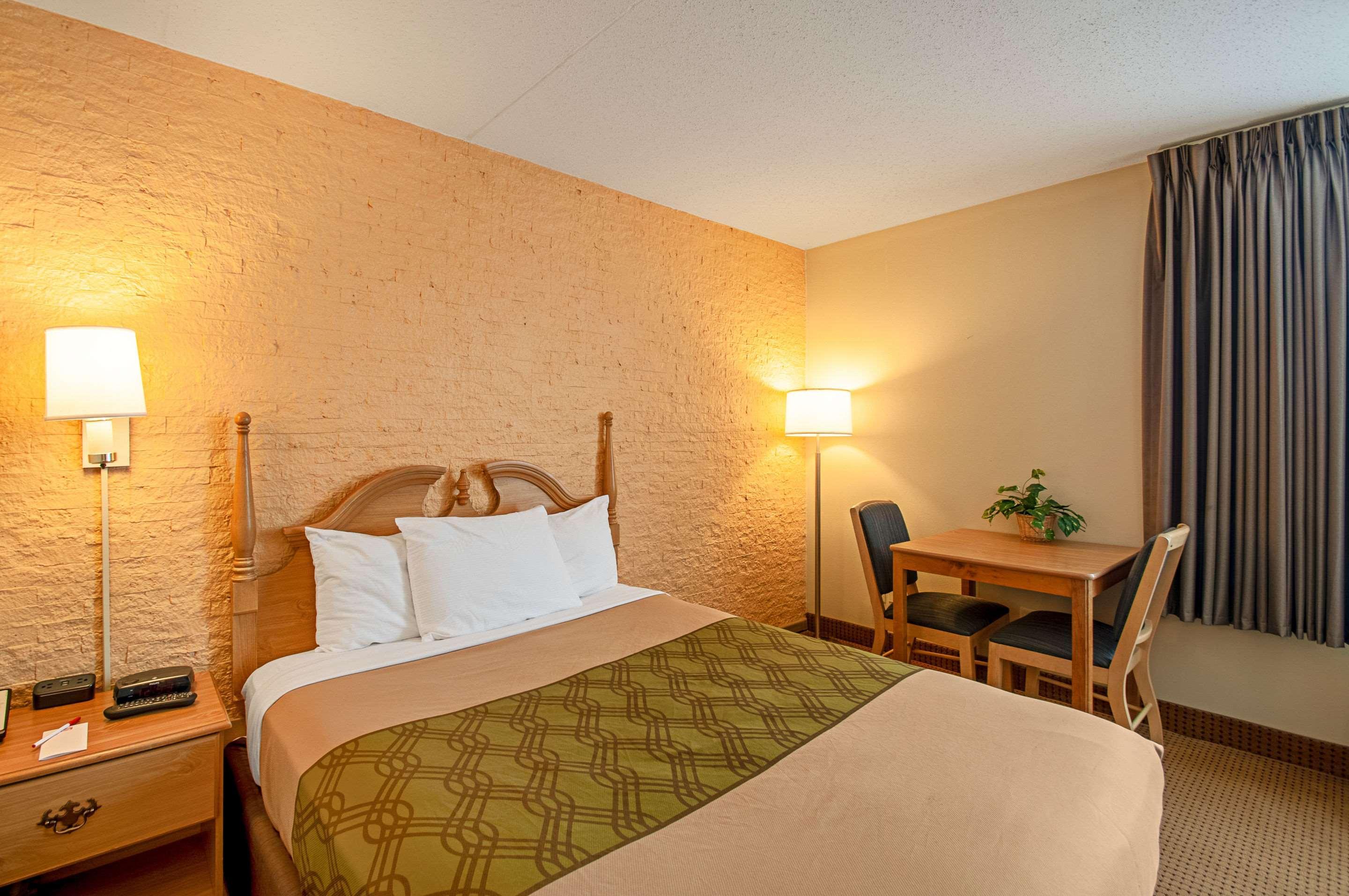 Econo Lodge Metro Arlington Buitenkant foto