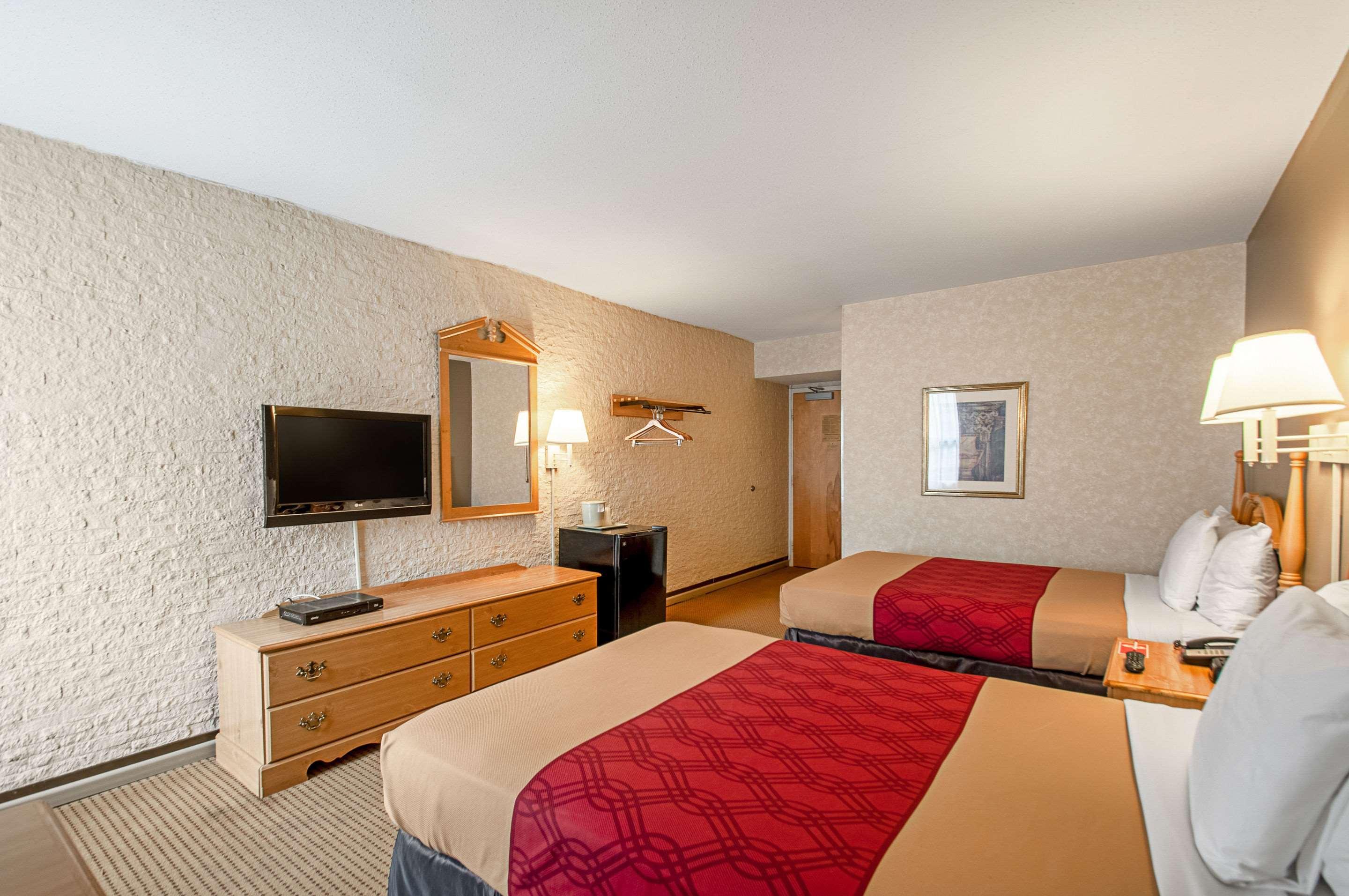Econo Lodge Metro Arlington Buitenkant foto