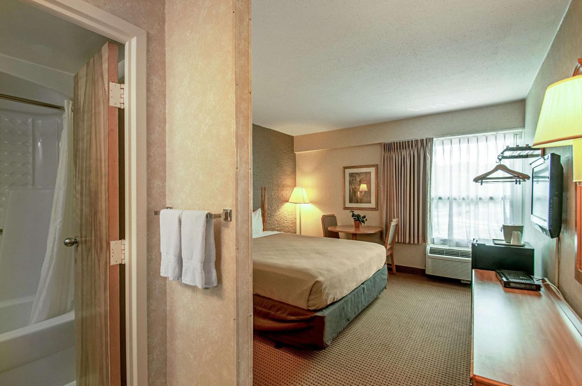 Econo Lodge Metro Arlington Buitenkant foto