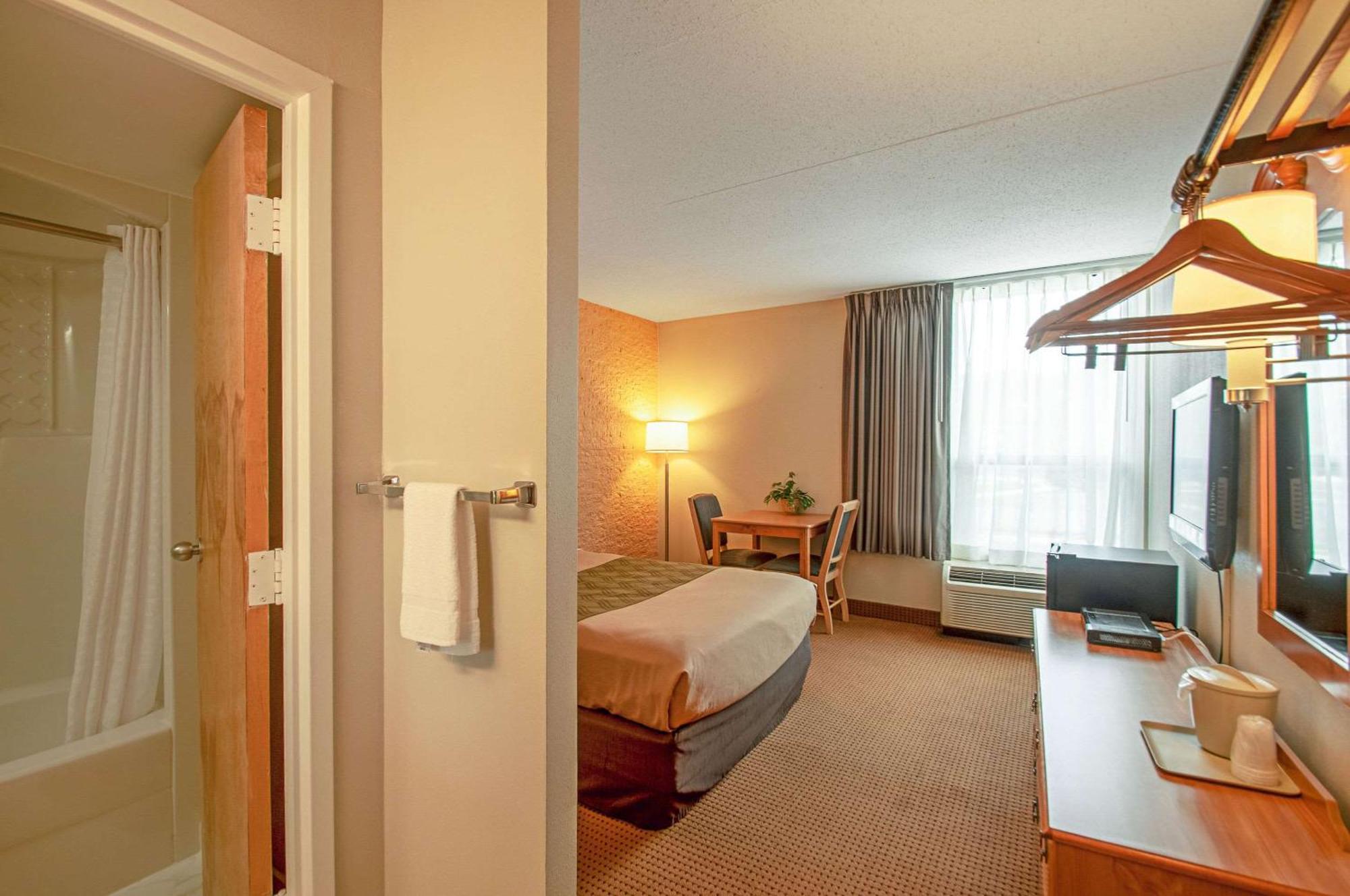 Econo Lodge Metro Arlington Buitenkant foto
