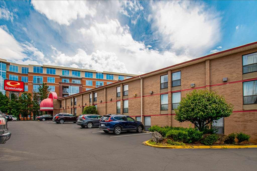Econo Lodge Metro Arlington Buitenkant foto